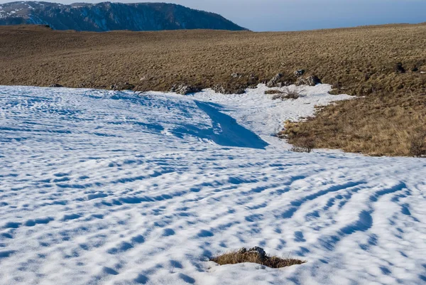 Planalto de montanha em uma cena de neve — Fotografia de Stock