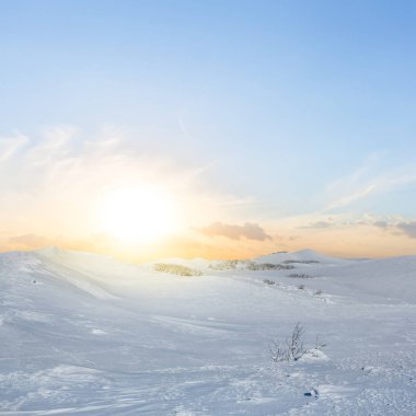 gün batımında kış grubunu düz