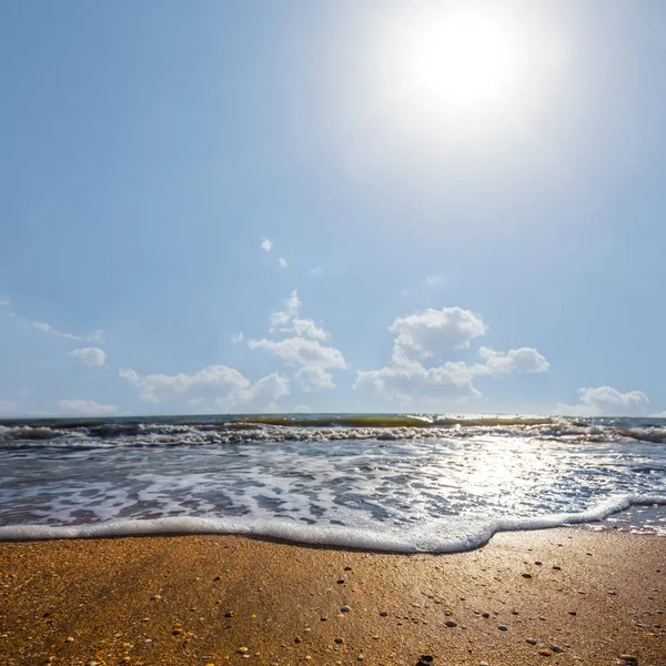 Sandstrand am heißen Sommertag — Stockfoto