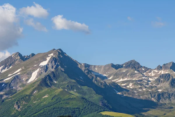 Yeşil dağ Vadisi sahne — Stok fotoğraf