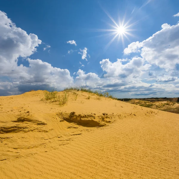 Horké léto písečné pouštní krajina — Stock fotografie
