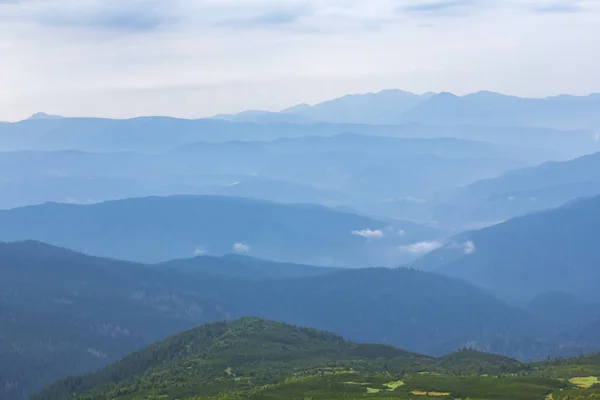 푸른 안개 낀 산 풍경 — 스톡 사진