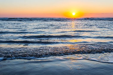 sabah erken Akdeniz sahilinde