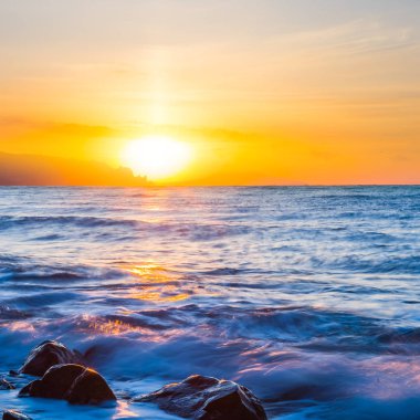 deniz manzara günbatımında akşam