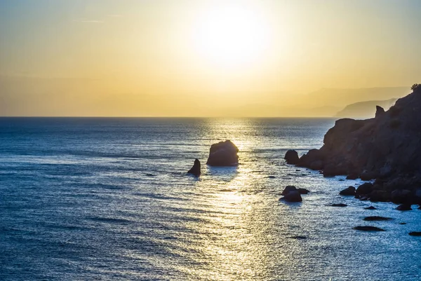 Tranquila escena del cabo del mar por la noche — Foto de Stock