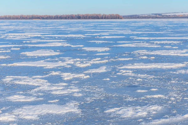 Riwer gelé paysage d'hiver — Photo