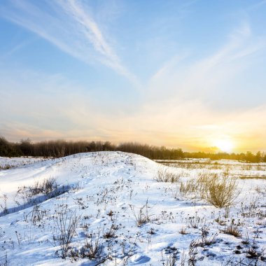 grubunu kış günbatımında düz