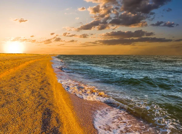 Playa de arena al atardecer —  Fotos de Stock