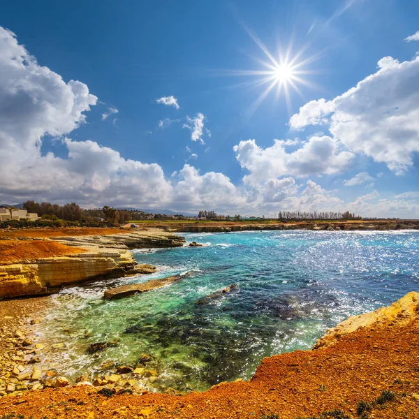 Czerwony kamień Zatoki Morza Śródziemnego — Zdjęcie stockowe