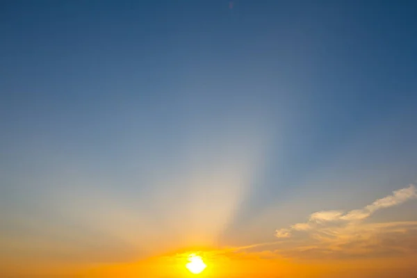 Puesta de sol dramática como fondo —  Fotos de Stock