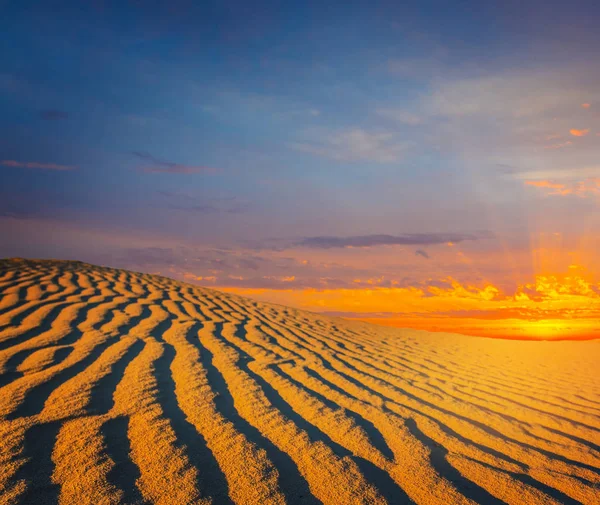 Noite paisagem deserto arenoso — Fotografia de Stock