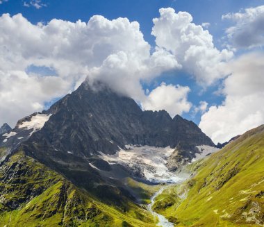 Yaz dağ Vadisi, Kafkasya, Rusya Federasyonu