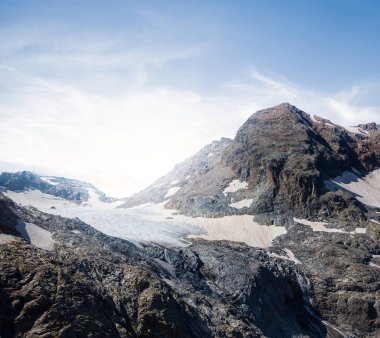 buzulda bir dağ geçidi