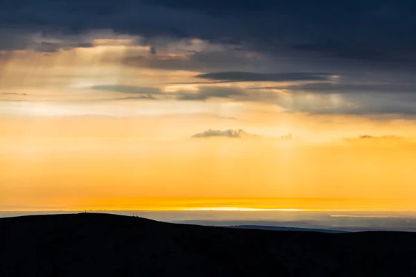 Dramático cielo de noche fondo — Foto de Stock