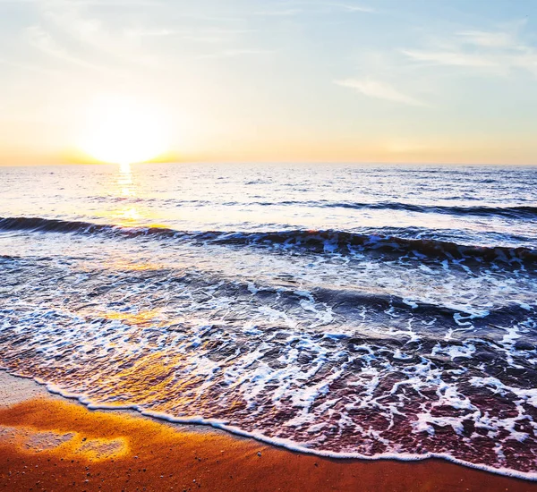 Este a tenger homokos strand jelenet — Stock Fotó