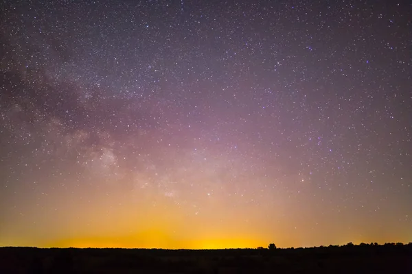 Schöner Nachthimmel Hintergrund mit Milchstraße — Stockfoto