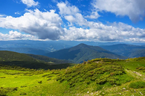 Hermoso paisaje de montaña verano —  Fotos de Stock