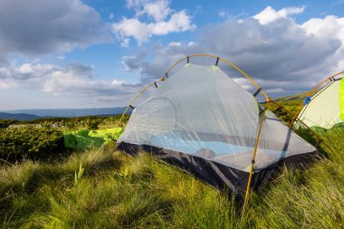 bir prairies arasında turistik kampı