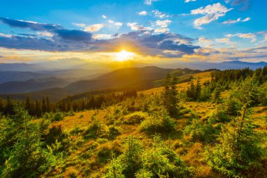 güzel gün batımı dağ manzarası, Karpatlar dağ