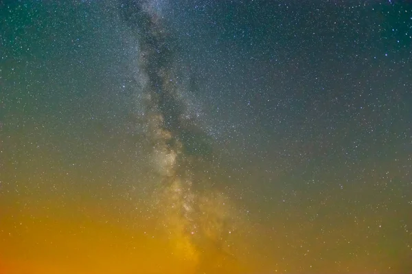 Vacker stjärnklar natthimlen med Vintergatan — Stockfoto