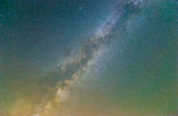 Noční hvězdnou oblohu s mléčnou dráhu — Stock fotografie