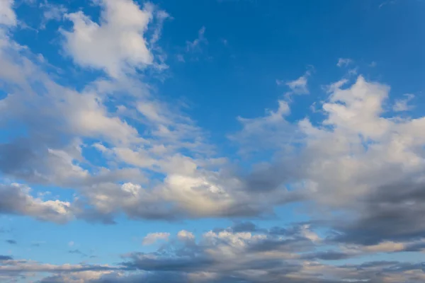 Krásné oblačné nebe pozadí — Stock fotografie