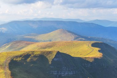 bir dağ sırtı, Karpatlar Ukrayna görüntülemek