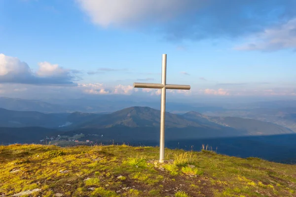 Christian cross on a mount top — Stock Photo, Image