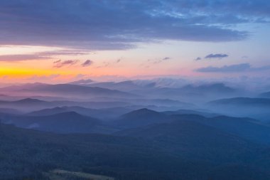 alacakaranlıkta dağ Vadisi