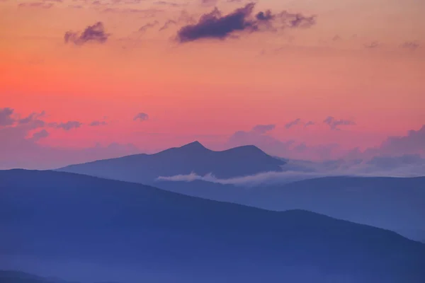 夕方の山の尾根 — ストック写真