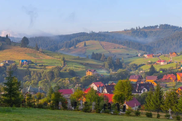 Beautiful small village in a mountains at the early morning — Stock Photo, Image