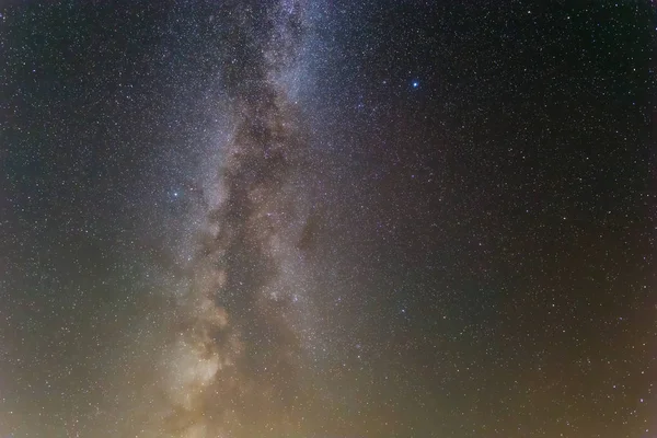 La Vía Láctea en un fondo cielo estrellado noche —  Fotos de Stock