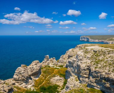 Yaz kayalık Deniz Sahil peyzaj