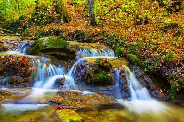 Piękna Jesień Góry Rzeka Scena — Zdjęcie stockowe