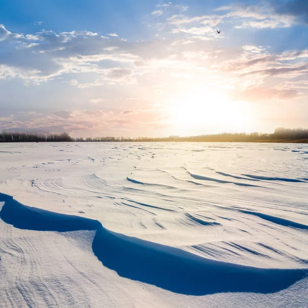 Dramatyczne Zimą Zachód Słońca Krajobraz — Zdjęcie stockowe