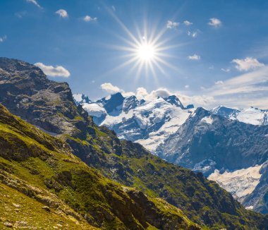 dağ manzarası, güneşli gün