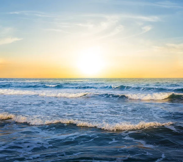 Sommaren Havet Kusten Vid Soluppgången — Stockfoto