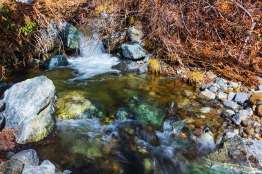 bir dağ Kanyon küçük dere
