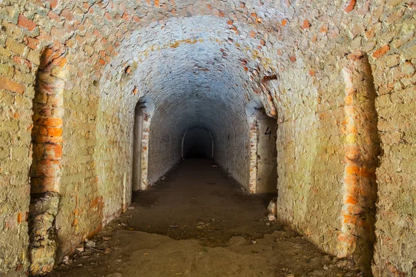 Туннель Через Старый Заброшенный Бункер — стоковое фото