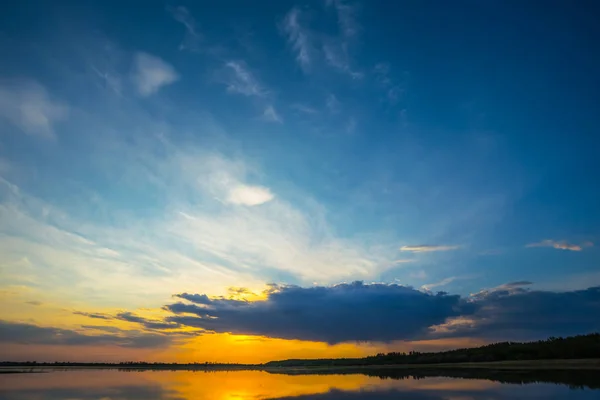 Coucher Soleil Spectaculaire Sur Lac Calme — Photo