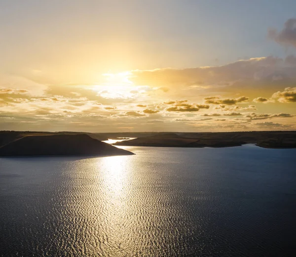 Zonsondergang Een Brede Rivier — Stockfoto