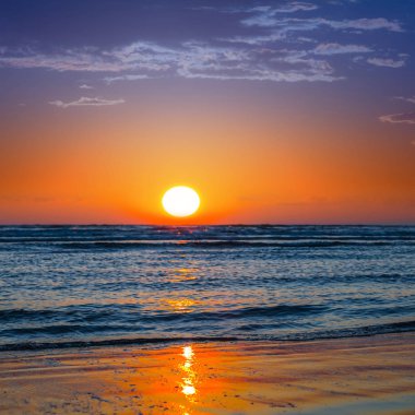 Sabah erken yaz deniz plaj