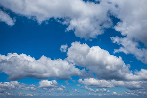 Langit Biru Yang Indah Baclground Dengan Awan Lebat — Stok Foto