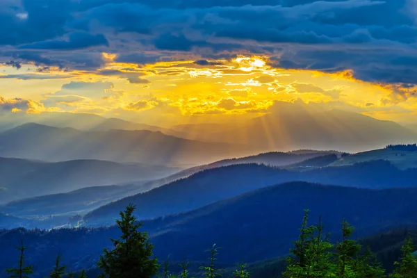 Mountain Valley Dramatic Sunset Ukraine Carpathians — Stock Photo, Image
