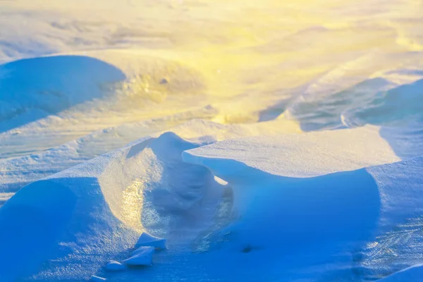 Closeup Gelo Congelado Azul Uma Luz Solar — Fotografia de Stock
