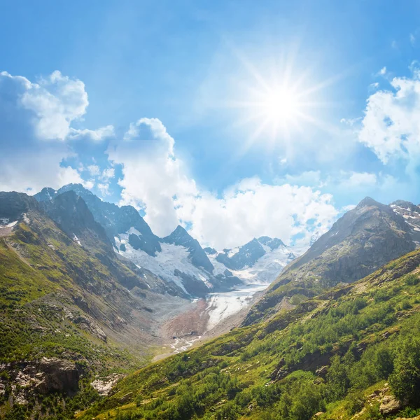 Yeşil Dağ Vadi Buzulu Ile — Stok fotoğraf