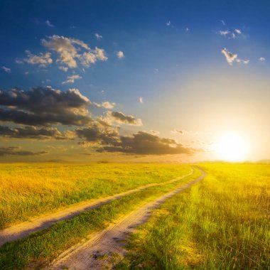gün batımında prairies arasında yer yol