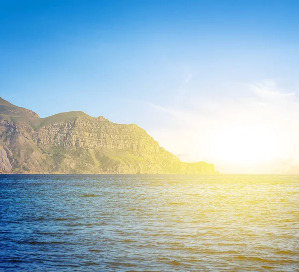 Puesta Sol Sobre Una Bahía Mar Esmeralda —  Fotos de Stock