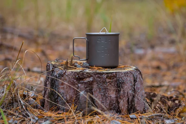 Closeup Titanium Cup Stay Stump Forest Travel Equipment Background — Stock Photo, Image