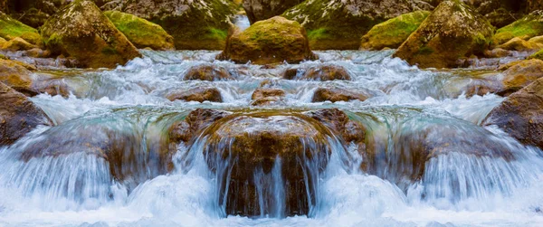 Nahaufnahme Gebirgsfluss Rauscht Über Steine Einer Schlucht — Stockfoto